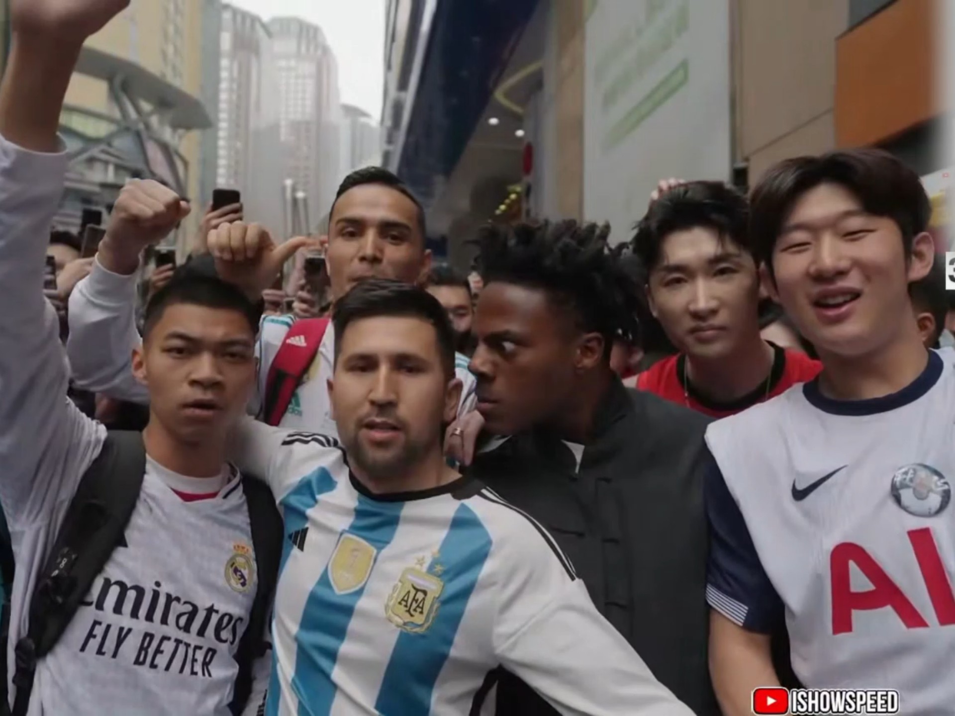 开云体育-比赛局势复杂首场状态出色，美国队观众沸腾！，梅西重返赛场上演精彩一战-开云体育