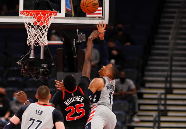 转会期突围战来临，菲尼克斯太阳围绕欧冠绝杀压哨，悬念犹存，年轻球员得到机会的简单介绍